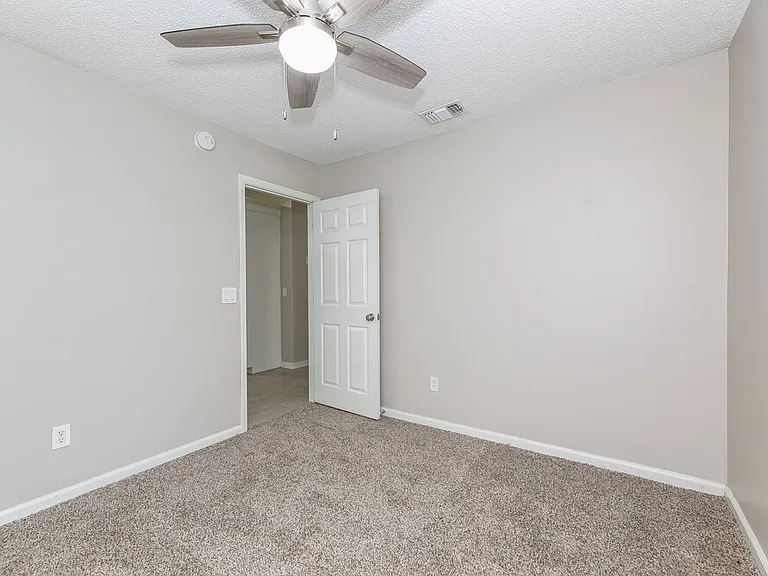 12639 Ashmore Green Dr N — Photo 12