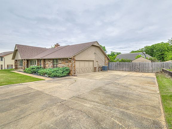 3rd image of 3319 Westgreen Way