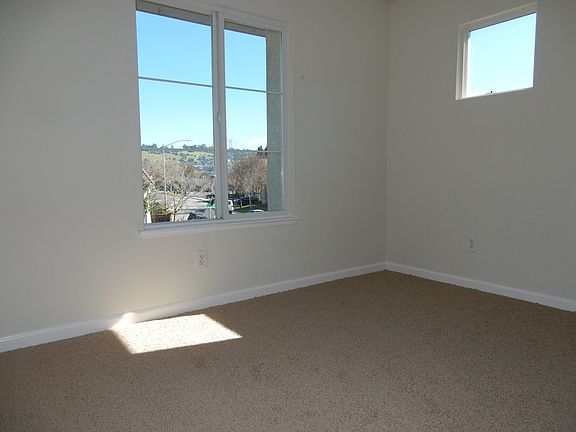 4th image of 25053 Silverthorne Pl