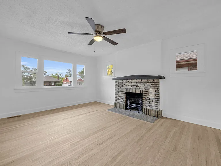 2358 Van Buren Ave — Photo 8