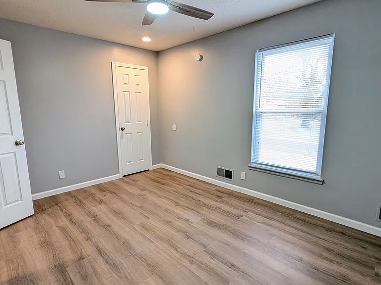 8324 Robinson St — Photo 7