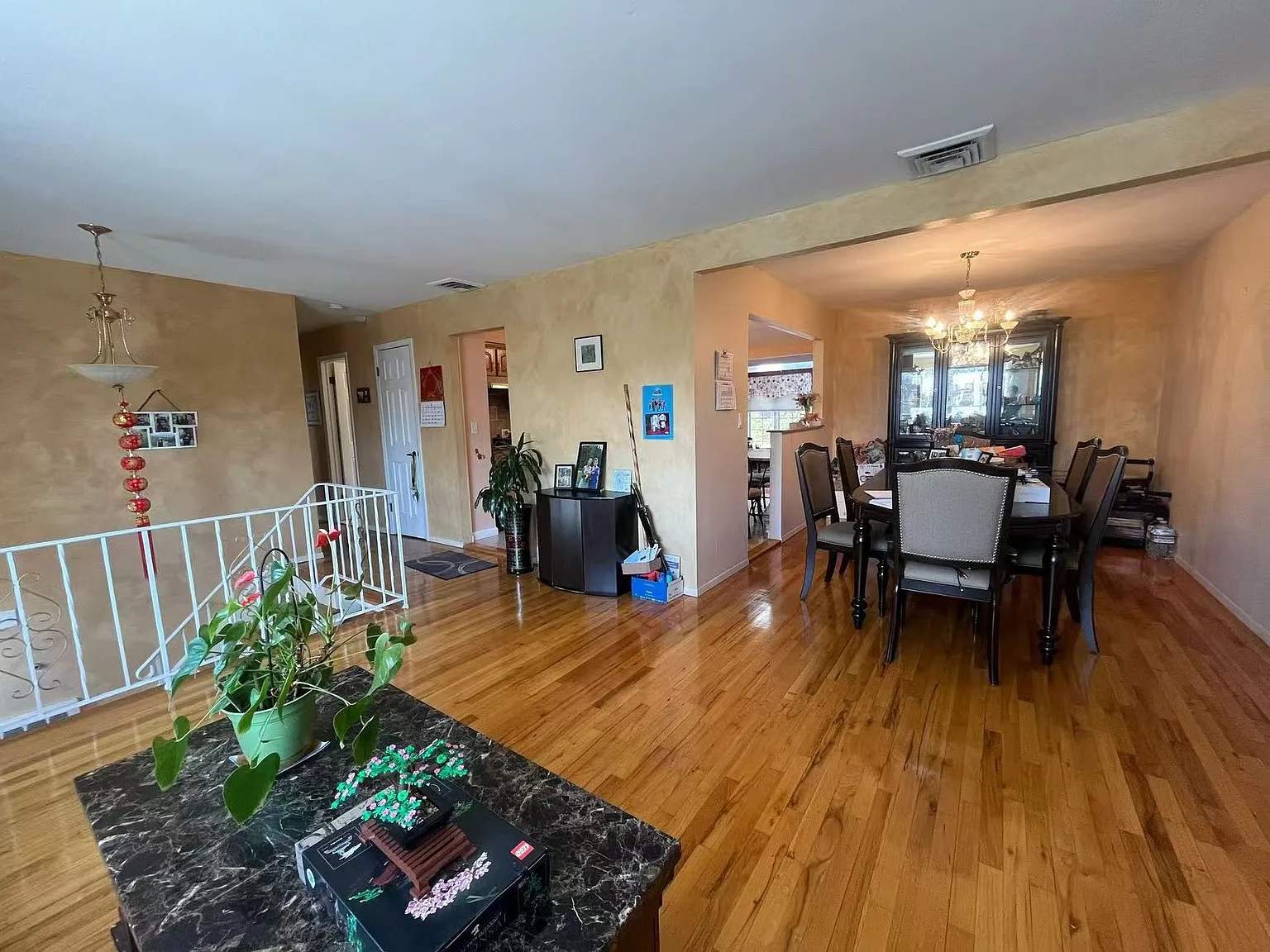 5 bed, 1800 sqft, $5,200 — Photo 3