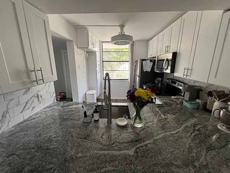 3640 Whitehall Dr — Photo 40