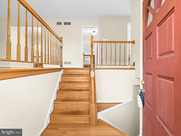 4th image of 442 Cloverdale Cir