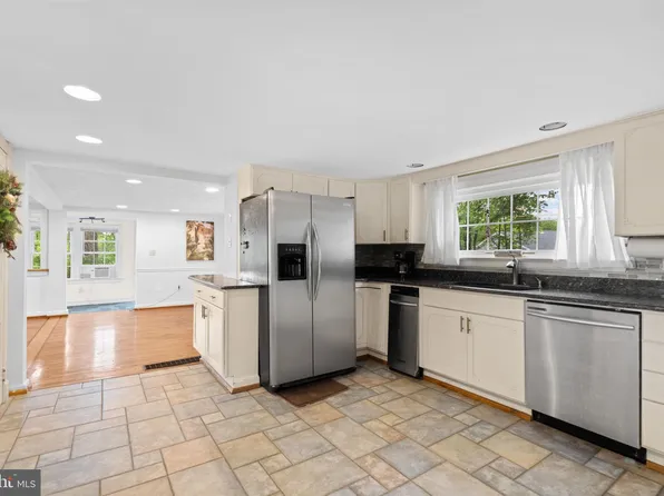 669 Dicks Hollow Rd, Winchester, VA 22603