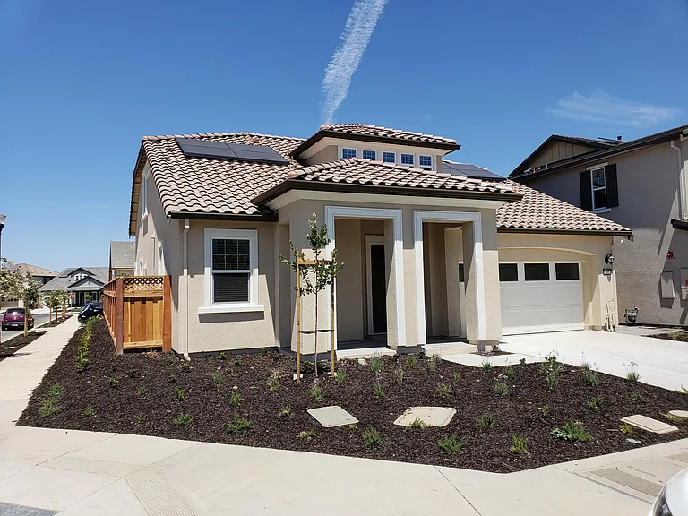 385 Savannah Way — Photo 2