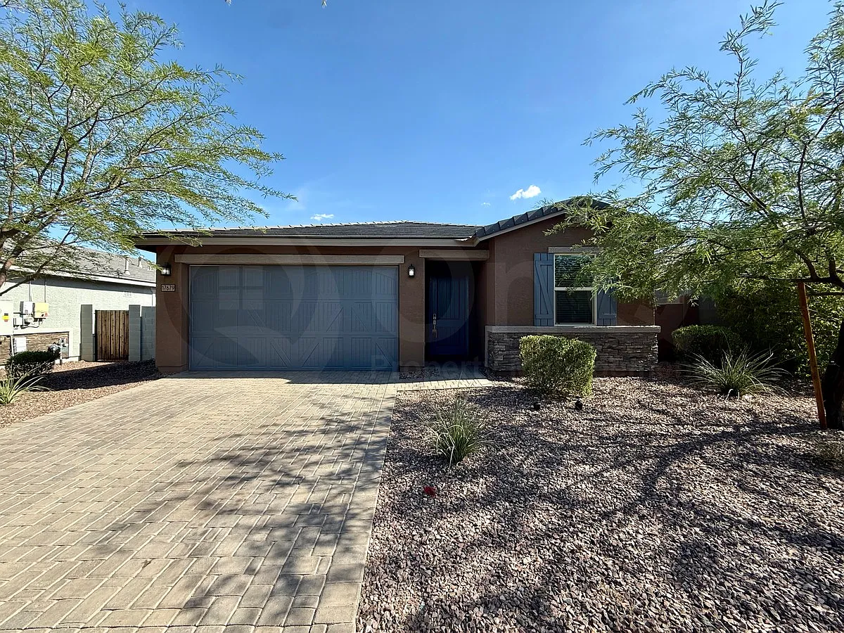 3 bed, 2.0 bath, 1570 sqft, $1,999 — Photo 2