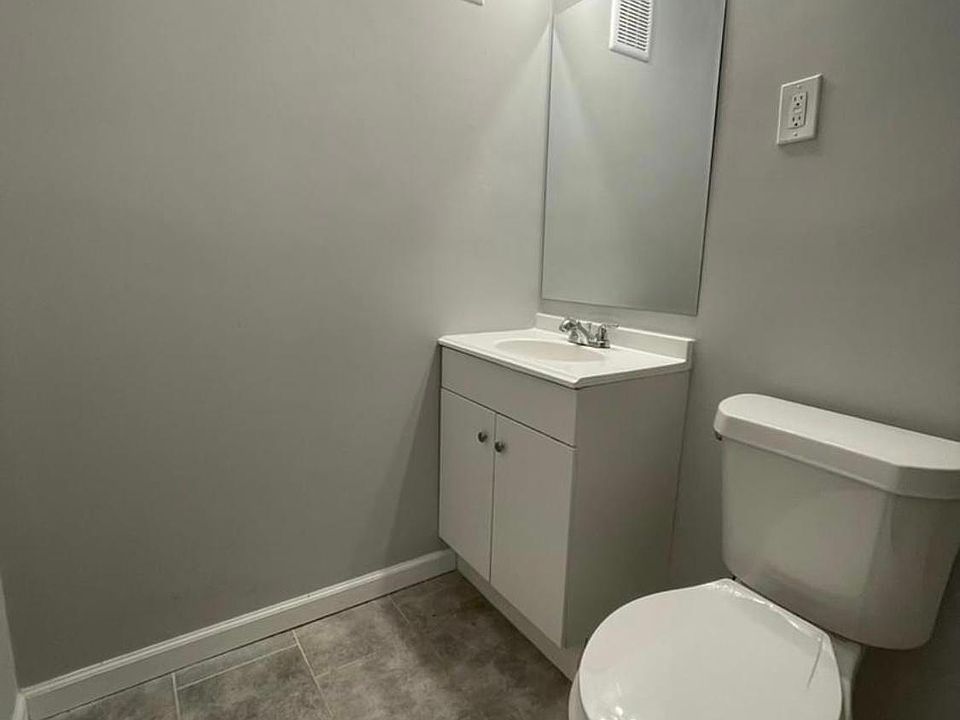 1st image of 4010 Summer Ave Unit 4