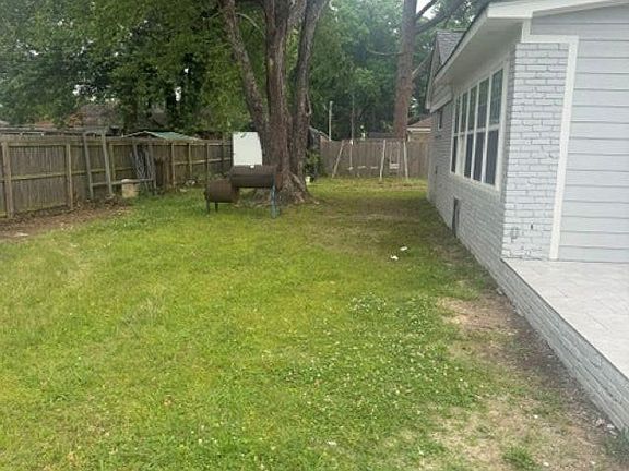4th image of 5504 Elmhurst Ave