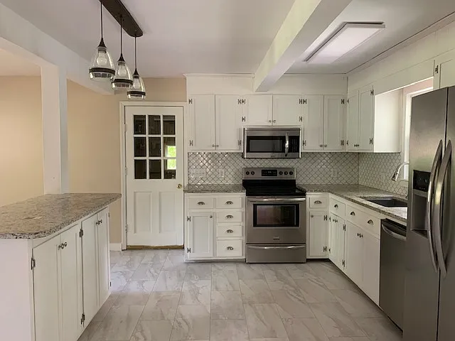 307 Maplewood Dr — Photo 5