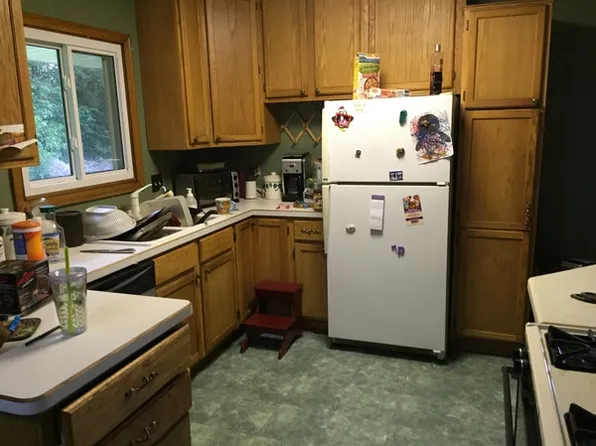 8410 Lakewood Dr NE, Spring Lake Park, MN 55432