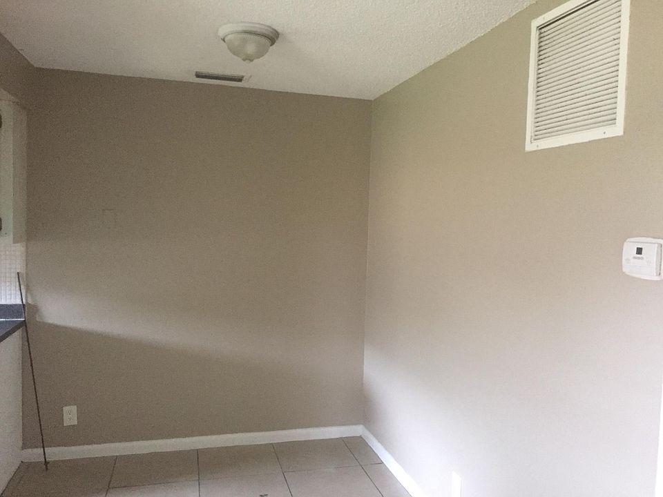 1st image of 828 N G St APT 2