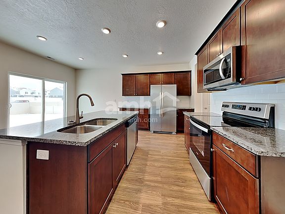 3rd image of 333 N Willes Dr