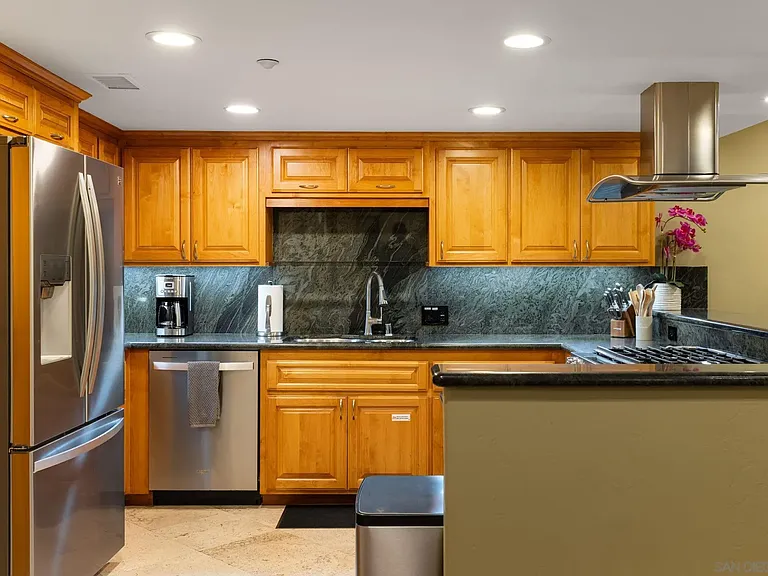 886 Felspar St — Photo 16