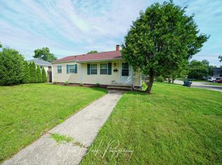 2102 Pearsall Pkwy, Waukegan, IL 60085