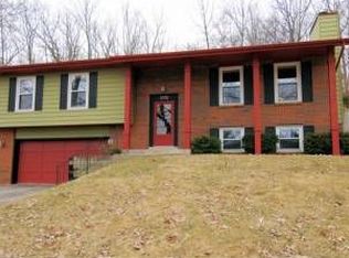 1051 Oxford Dr, Hartland, WI 53029