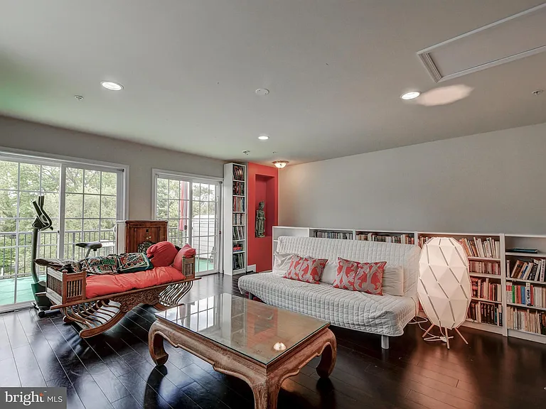 124 Meridian Ln — Photo 32