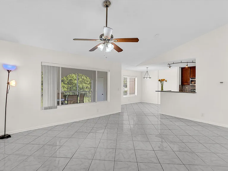 815 W Boynton Beach Blvd #16-205 — Photo 6