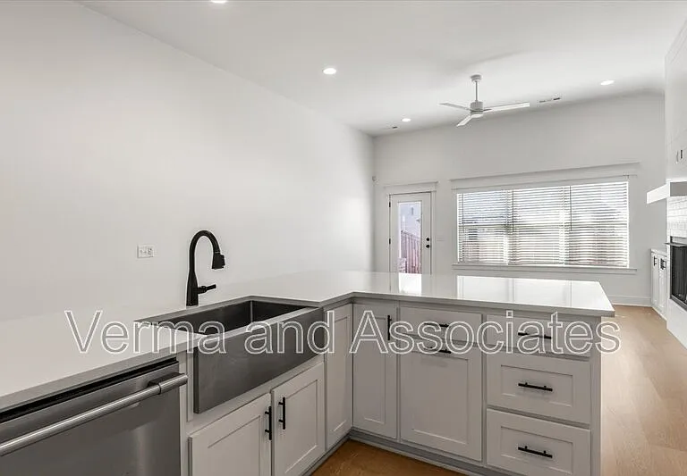 6300 Beacon St — Photo 9