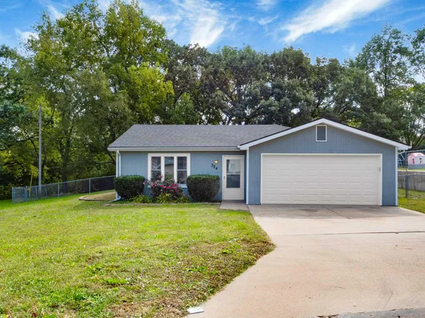 324 Clydesdale Cir, Ogden, KS 66517