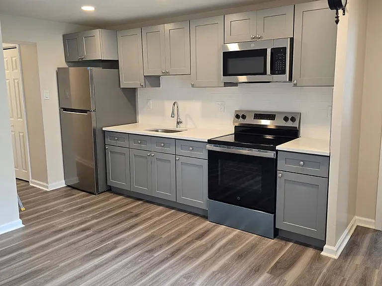 207 S Locust St #5 — Photo 6