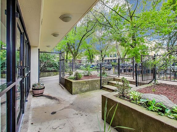 4th image of 1415 W Lunt Ave APT 203
