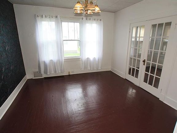 4th image of 605 Saint Clair St