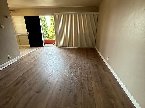 3rd image of 1080 Hoffman Ave #6