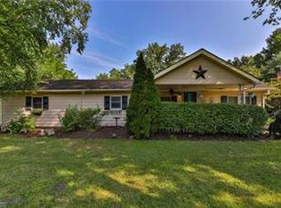 5861 Cetronia Rd, Allentown, PA 18106