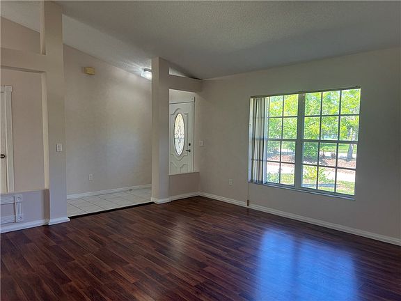 4th image of 1811 Shakespeare St