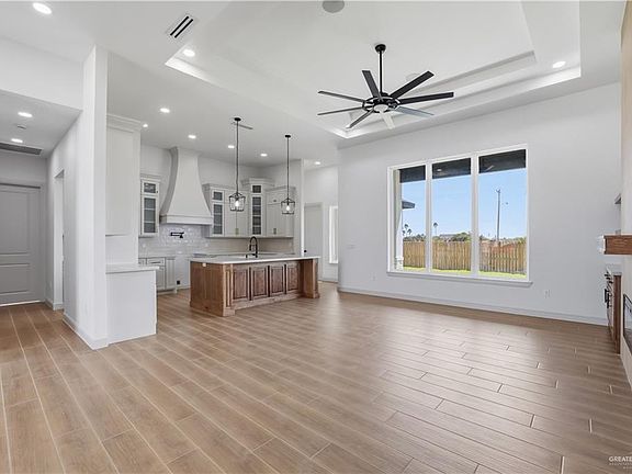 4th image of 1108 Abraham St