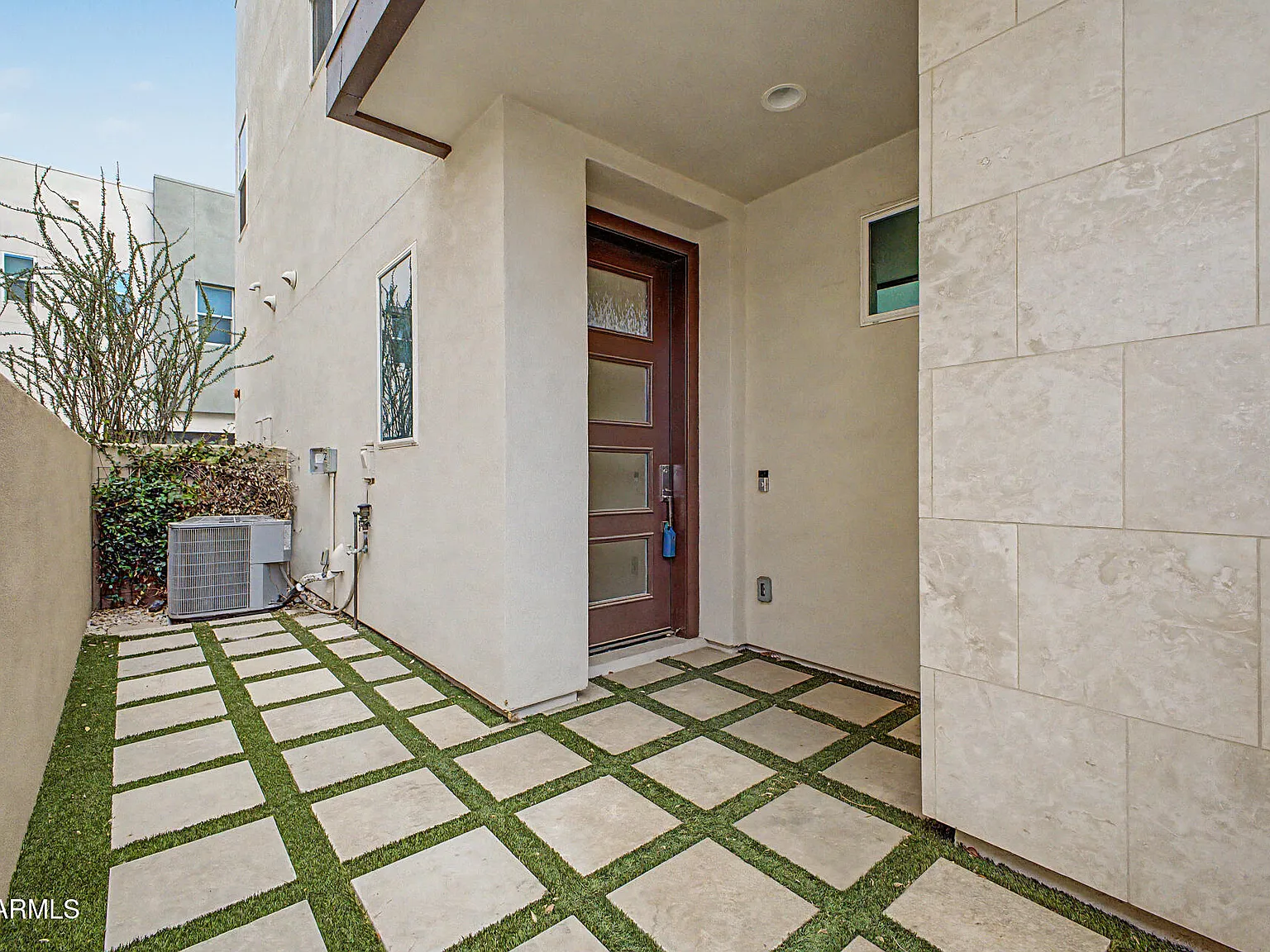 3 bed, 2.0 bath, 2149 sqft, $5,000 — Photo 4