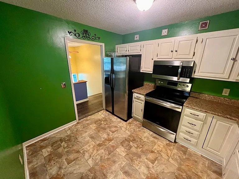 112 Kirk Dr — Photo 5
