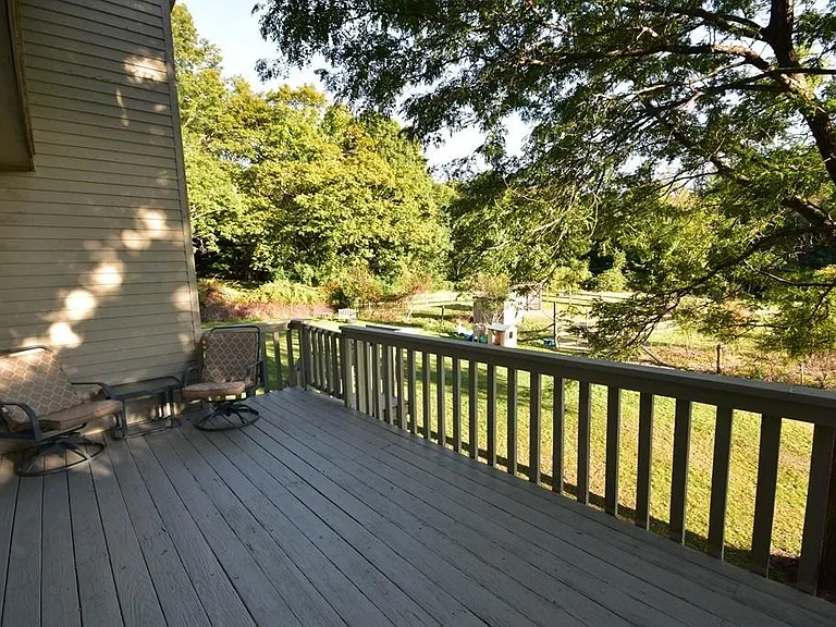 105 N Valley Rd — Photo 19