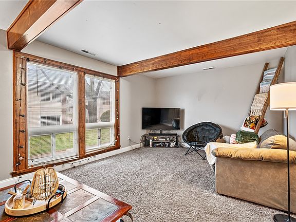 3rd image of 416 College Park Dr