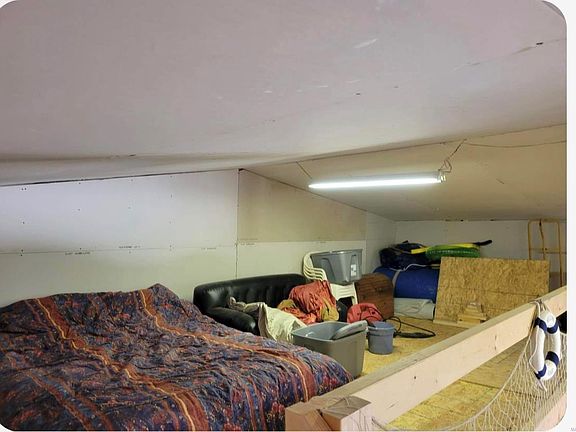 4th image of 6403 Hawthorne Way