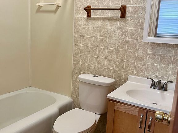 5th image of 33 Stewart Ave #2