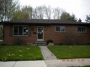 2388 Paris Dr, Troy, MI