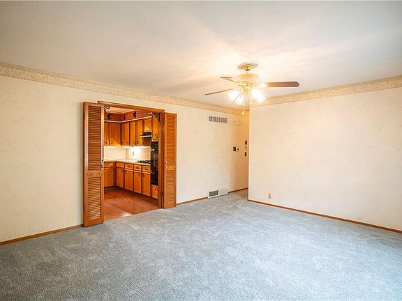 4th image of 3041 S Linwood Ave