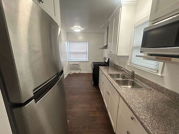 4th image of 2813 W Victory Blvd Unit 203