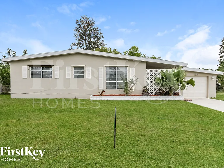 22363 Catherine Ave — Photo 1
