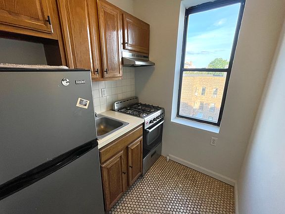 4th image of 269 Prospect Pl APT 6A