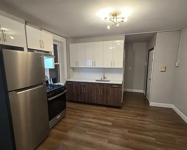 935 Pavonia Ave #4 — Photo 1