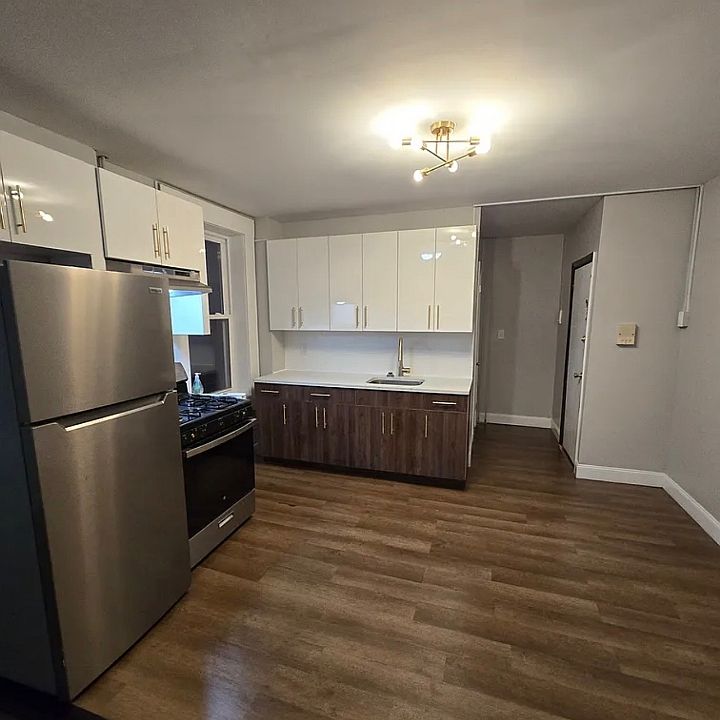 1st image of 935 Pavonia Ave #4
