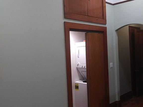 4th image of 826 Bartholomew St
