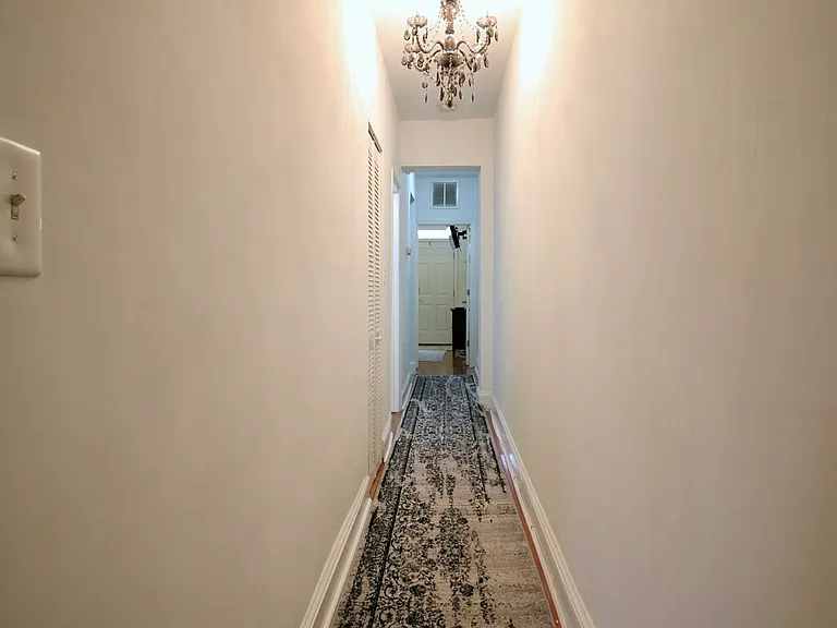 1423 E St NE #1 — Photo 5