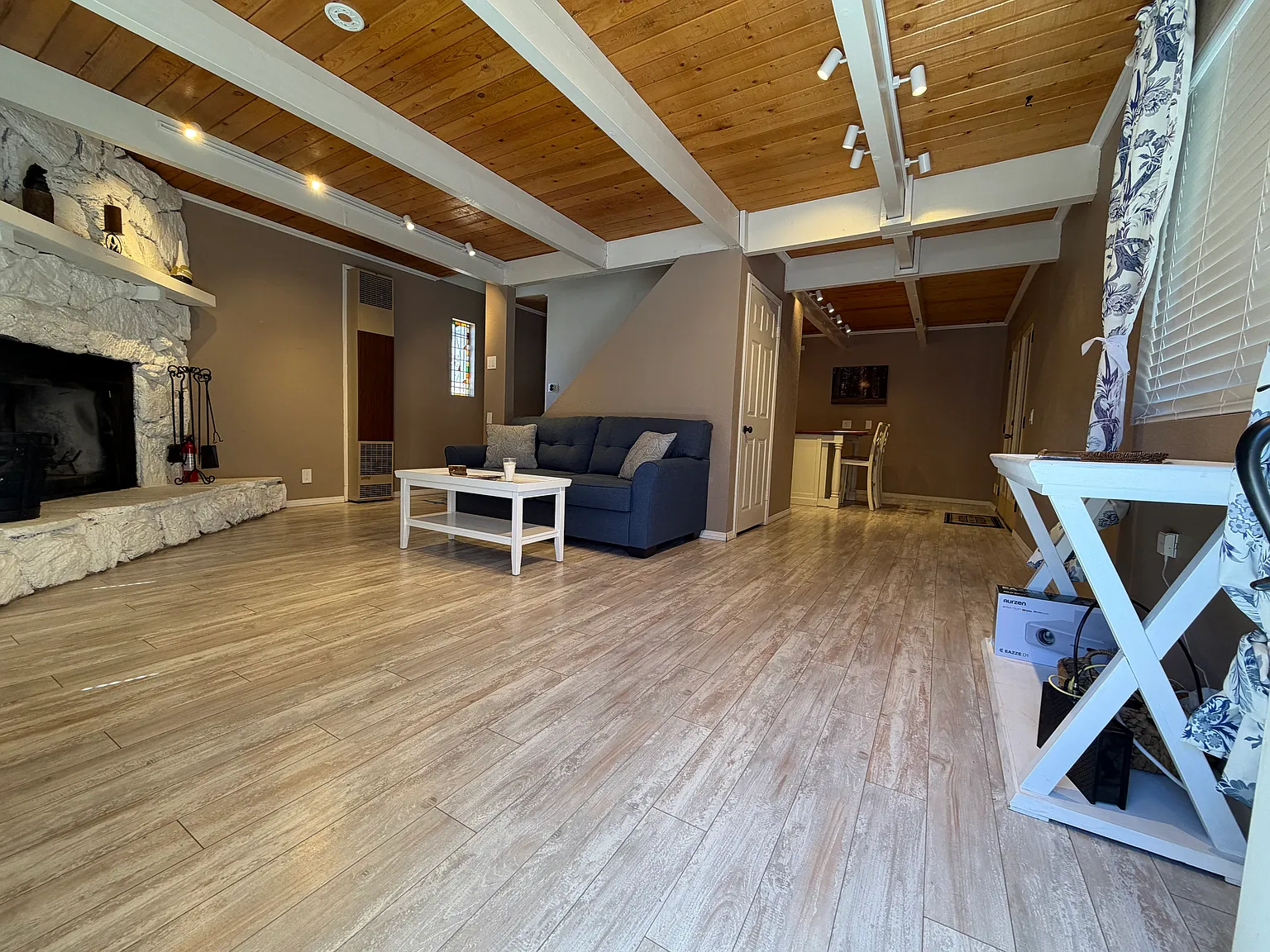 2 bed, 1250 sqft, $2,250 — Photo 4