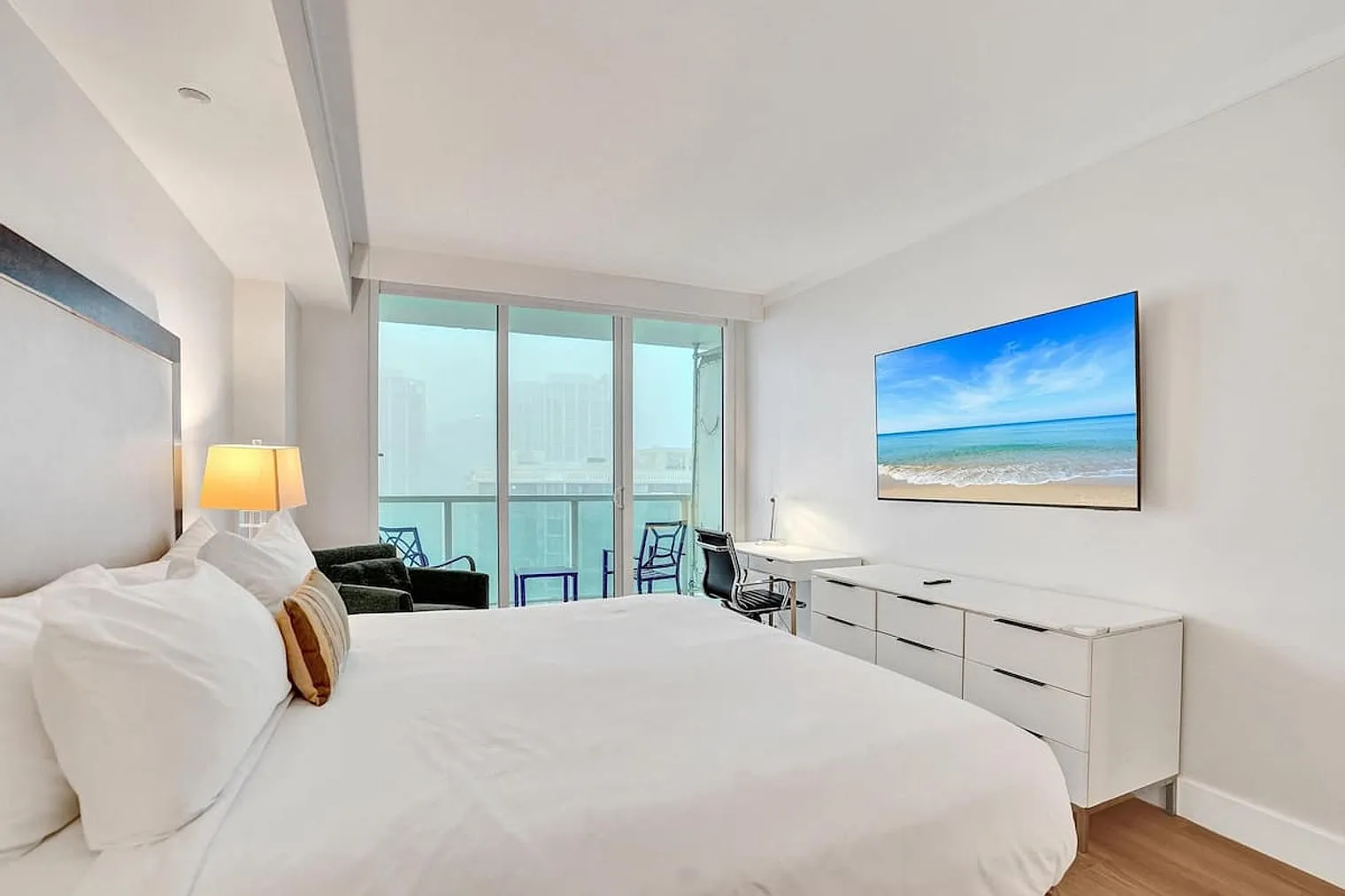 Studio, 1.0 bath, 387 sqft, $3,376 — Photo 2