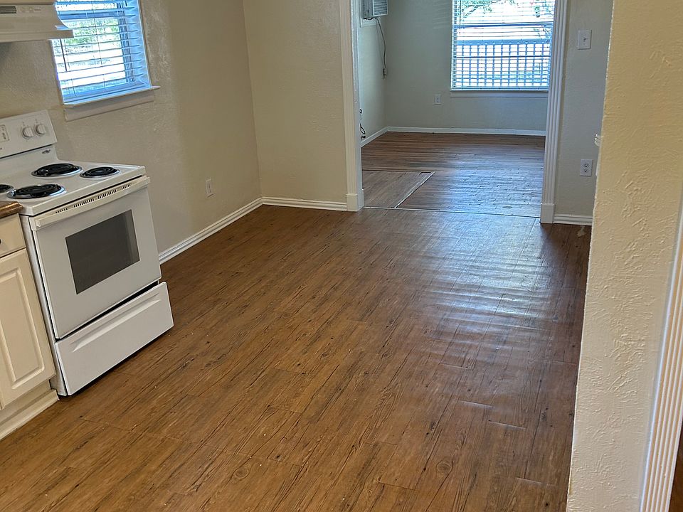 1st image of 818 N Oak St