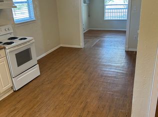 818 N Oak St, Roanoke, TX 76262